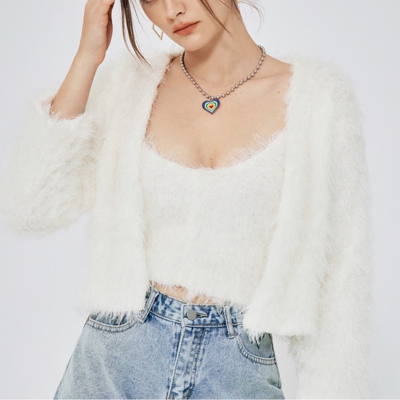 Forever 21 Tops - 🖤Forever 21 Cream Fluffy Cardigan Crop Long Sleeve